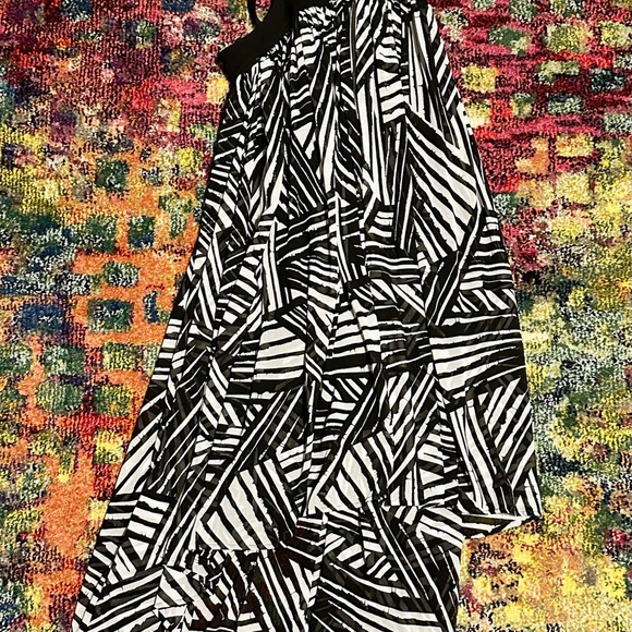 TOCCIN NY Black & White Graphic Print High Neckline Dress-Size 4 - Picture 2 of 5